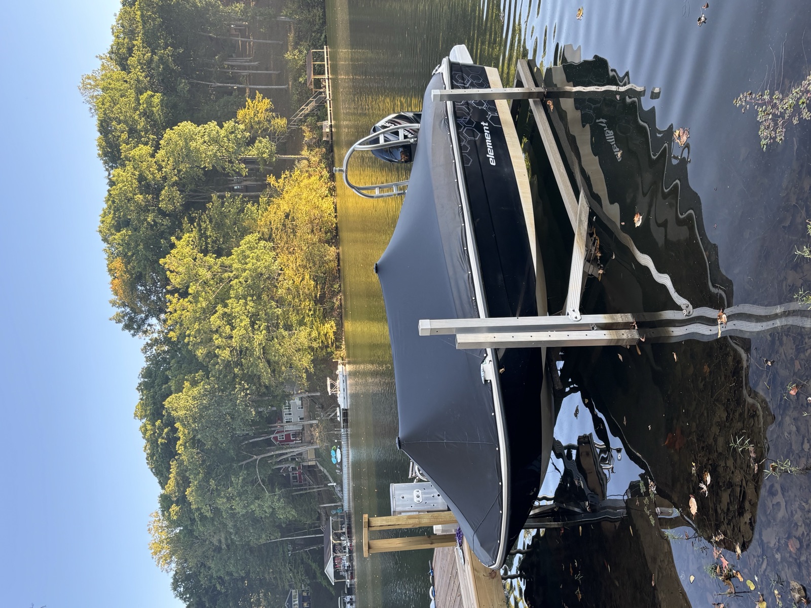 Custom snap cover with center support on Bayliner at lakeside dock